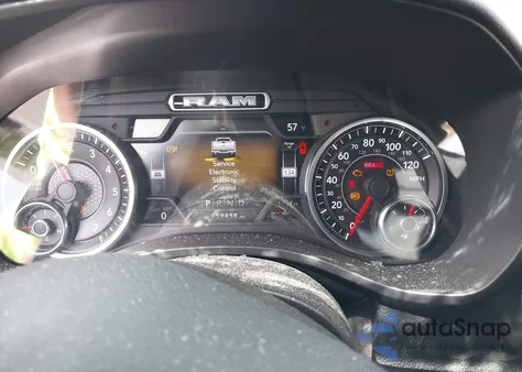 2021 Ram 1500 Big Horn 4X4 5'7 Box z USA, uszkodzony, nr VIN 1C6SRFFT7MN632402